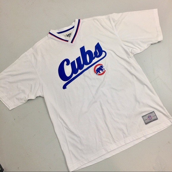 white chicago cubs shirt